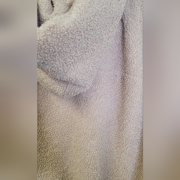 Standard Cloth faux Sherpa hoodie - Picture 12 of 14